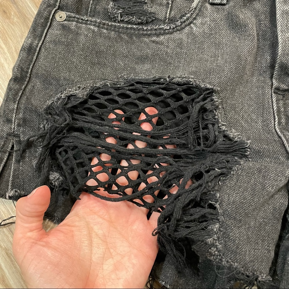 ~SALE~ Blank NYC Fishnet High Rise Denim Shorts - Picture 4 of 6